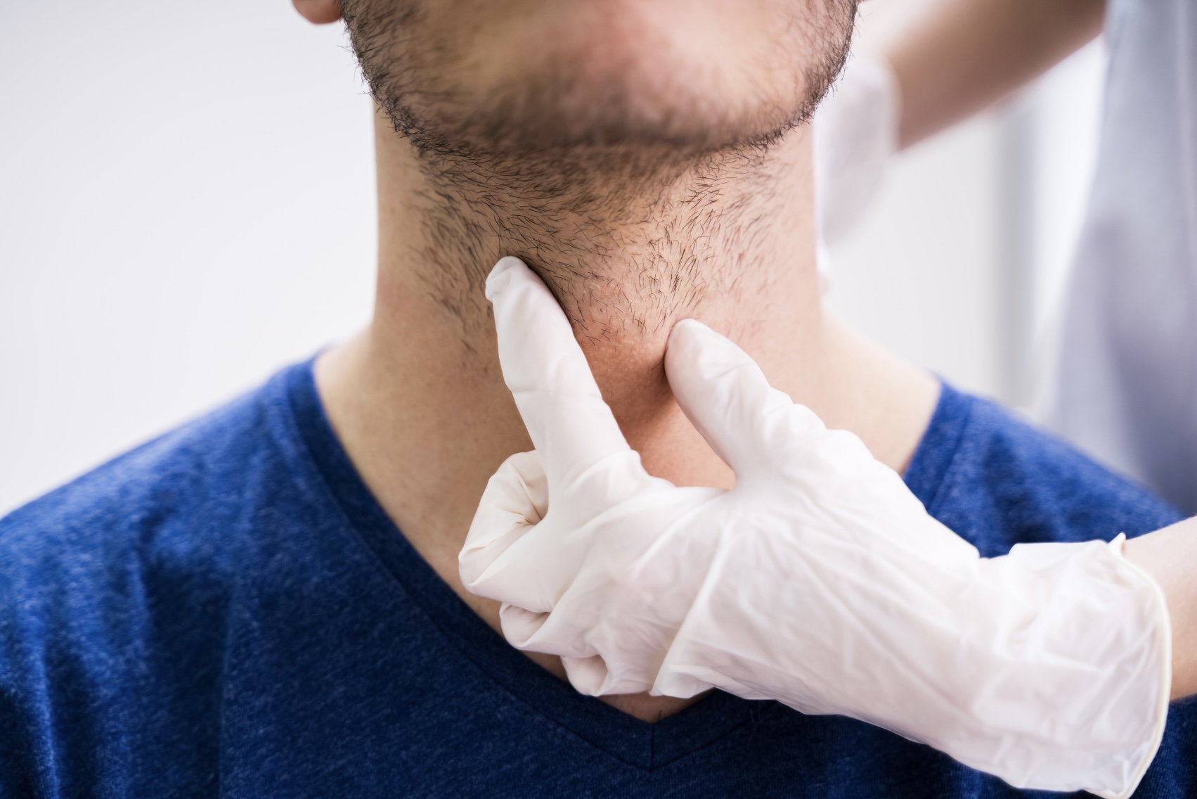 thyroid gland examination of patient with thyroid cancer